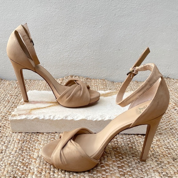 JOE’S JEANS Vaughn Latte Suede Leather Heels - Picture 2 of 12